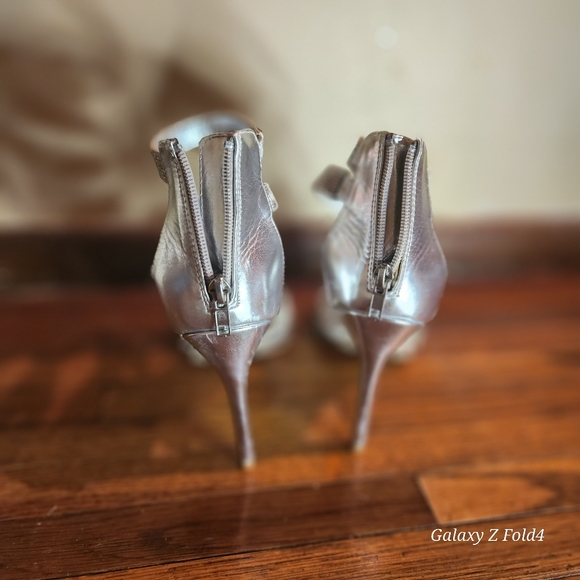 Womens Size 10M .. Silver Steve Madden High Heels - Picture 4 of 5